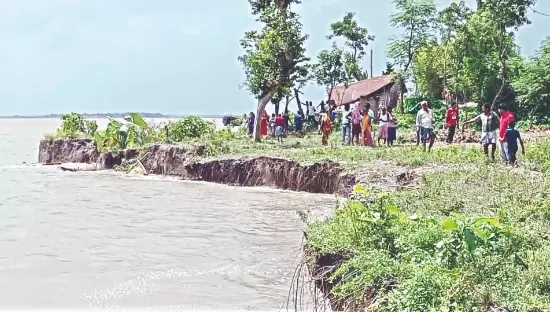Malda: ‘Hundreds displaced’ as water levels exceed danger marks Malda: ‘Hundreds displaced’ as water levels exceed danger marks