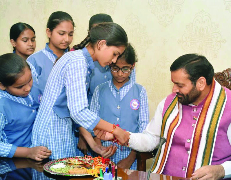 Students tie rakhi to CM Saini on Raksha Bandhan