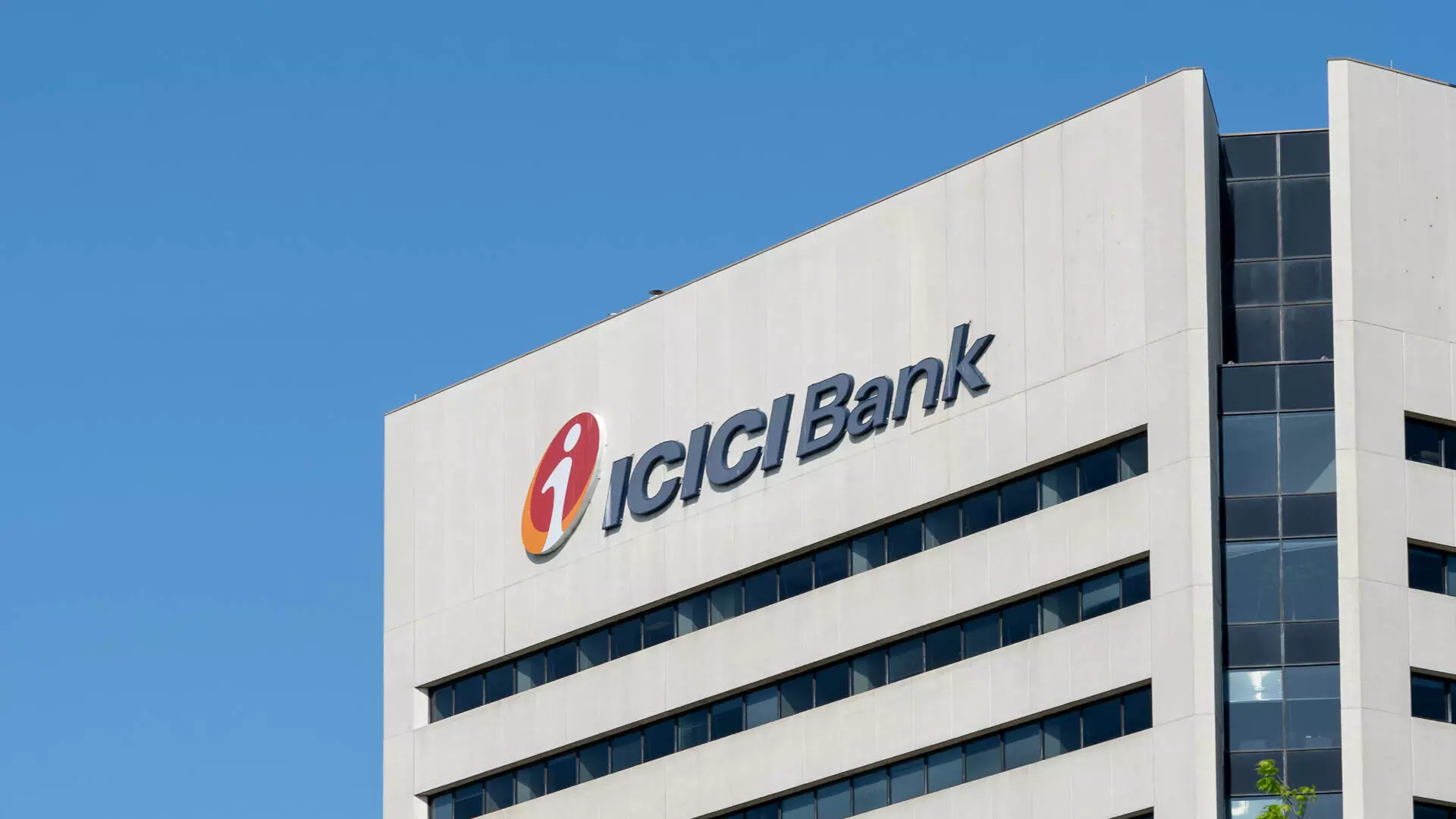 ICICI Bank hikes minimum balance requirement for new savings accounts by 5x to Rs 50,000 ICICI Bank hikes minimum balance requirement for new savings accounts by 5x to Rs 50,000