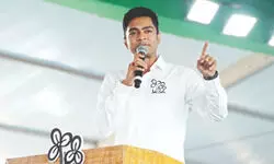 Stay alert on migrant issue: Abhishek