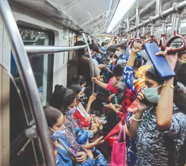 Commuters inconvenienced as 2 power glitches hit Kolkata Metro Commuters inconvenienced as 2 power glitches hit Kolkata Metro