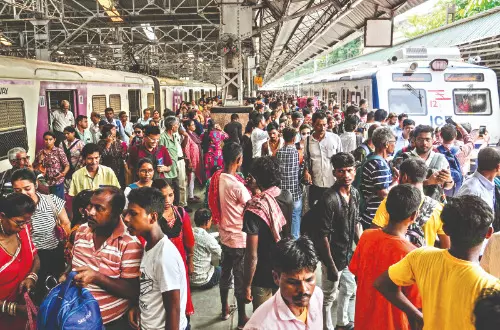 Sealdah-Ranaghat route: It’s ‘thumbs up’ for ER’s AC local as it makes its maiden run Sealdah-Ranaghat route: It’s ‘thumbs up’ for ER’s AC local as it makes its maiden run