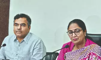 CM Gupta presents report card of Delhi Assembly Monsoon Session CM Gupta presents report card of Delhi Assembly Monsoon Session