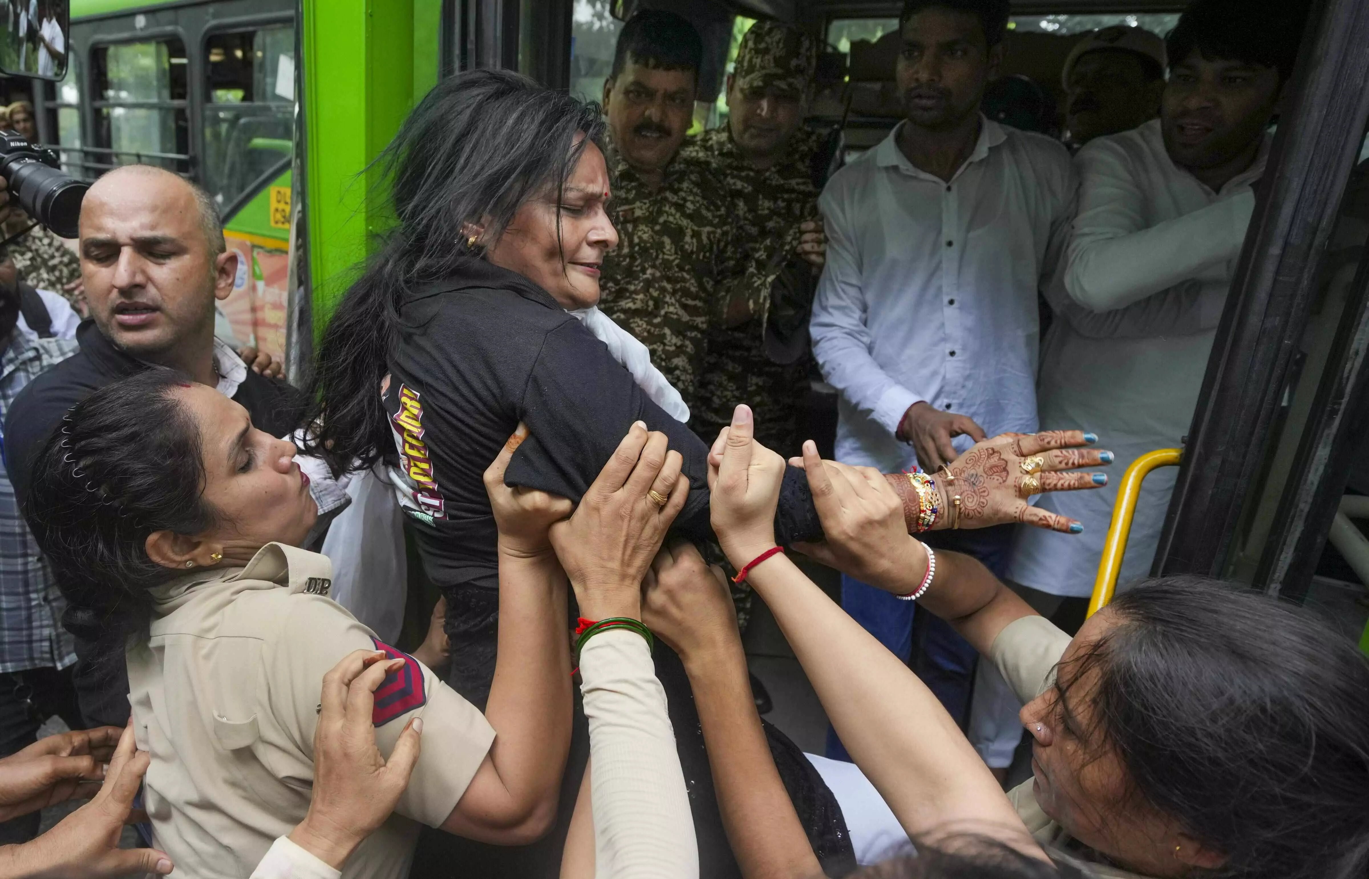 Youth Congress workers hold Halla Bol march against BJP, EC over vote-chori; detained Youth Congress workers hold Halla Bol march against BJP, EC over vote-chori; detained