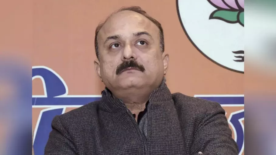 Delhi education minister leads Tiranga Yatra in Janakpuri, urges people to shun Chinese manjha