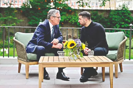Zelenskyy meets with UK’s Starmer
