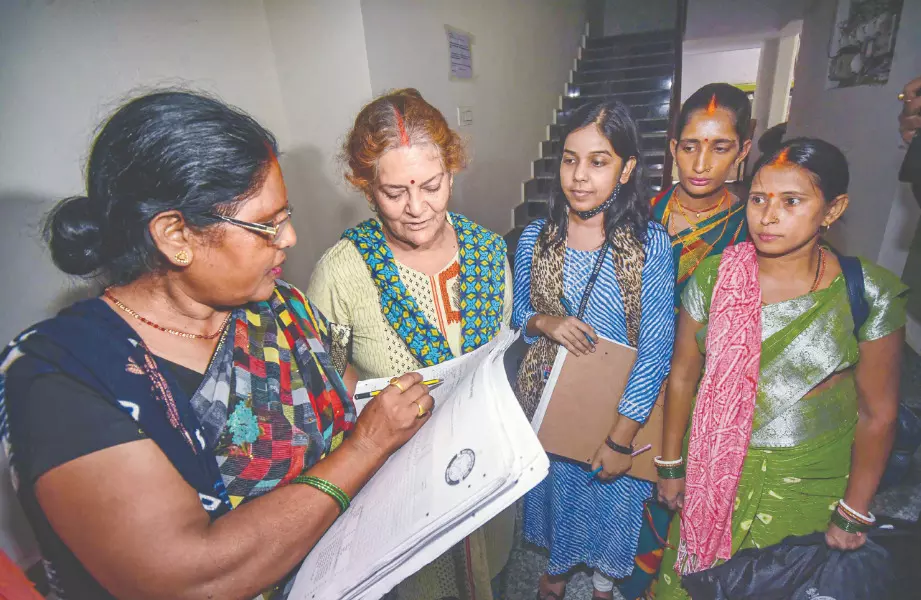 SC directs EC to publish by Tue details of 65 lakh excluded voters