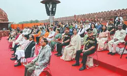 Opposition criticises PM Modi for praising RSS in I-Day speech Opposition criticises PM Modi for praising RSS in I-Day speech