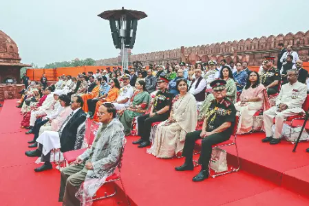 Opposition criticises PM Modi   for praising RSS in I-Day speech