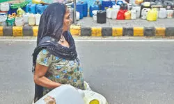 Delhi’s poor sacrifice food, schooling for drinking water