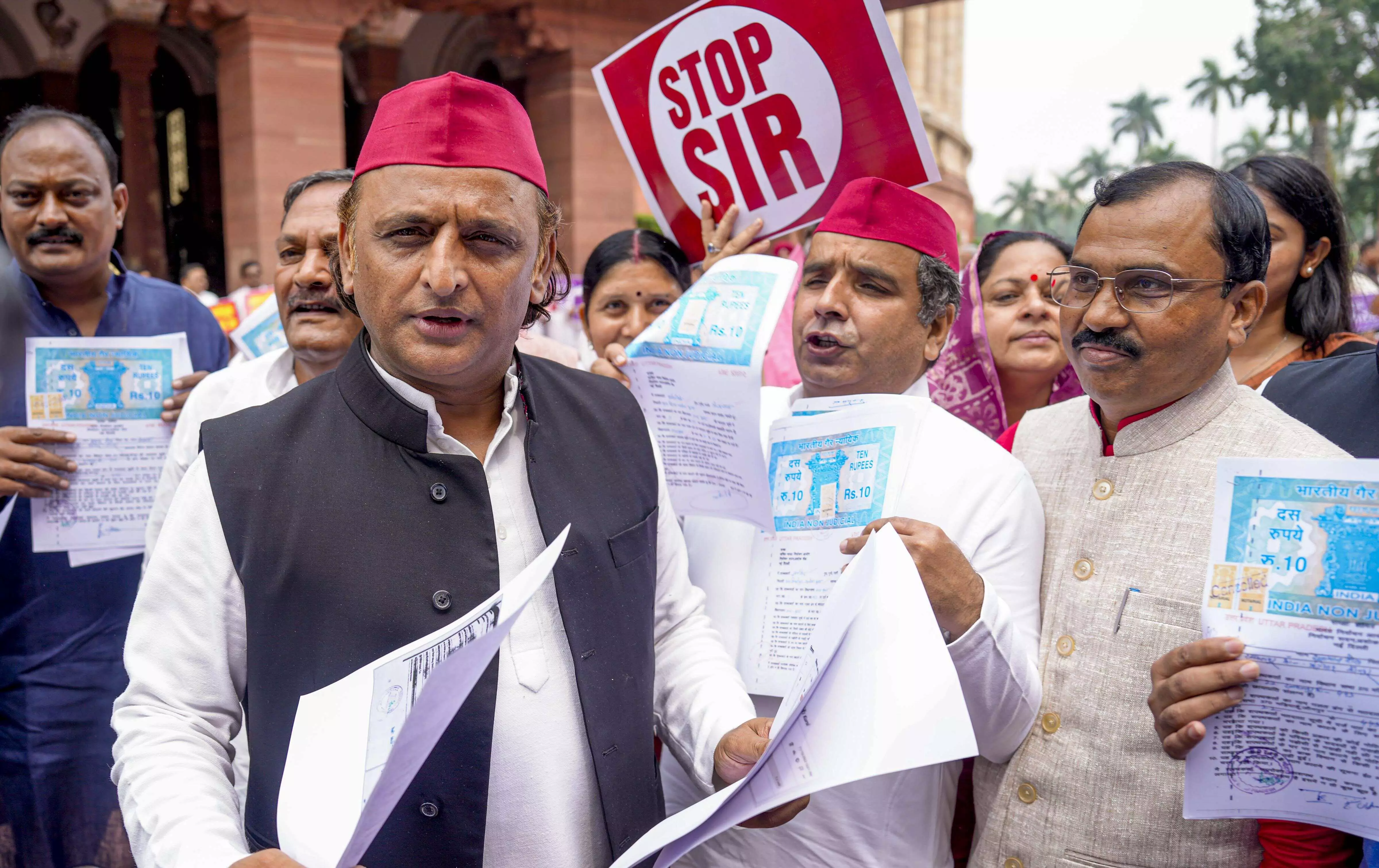 EC deleting names of backward community voters: Akhilesh Yadav