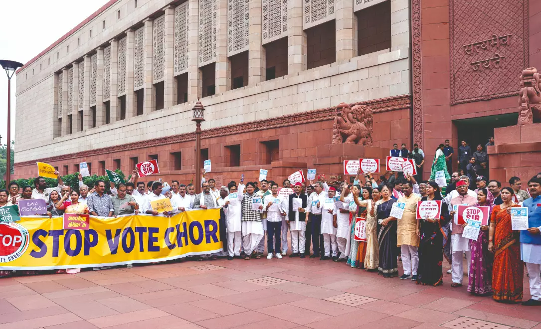 Oppn protests against SIR in Parl complex Oppn protests against SIR in Parl complex