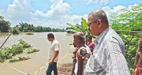 Flood-hit villages in Gangarampur and Tapan limp back to normalcy Flood-hit villages in Gangarampur and Tapan limp back to normalcy