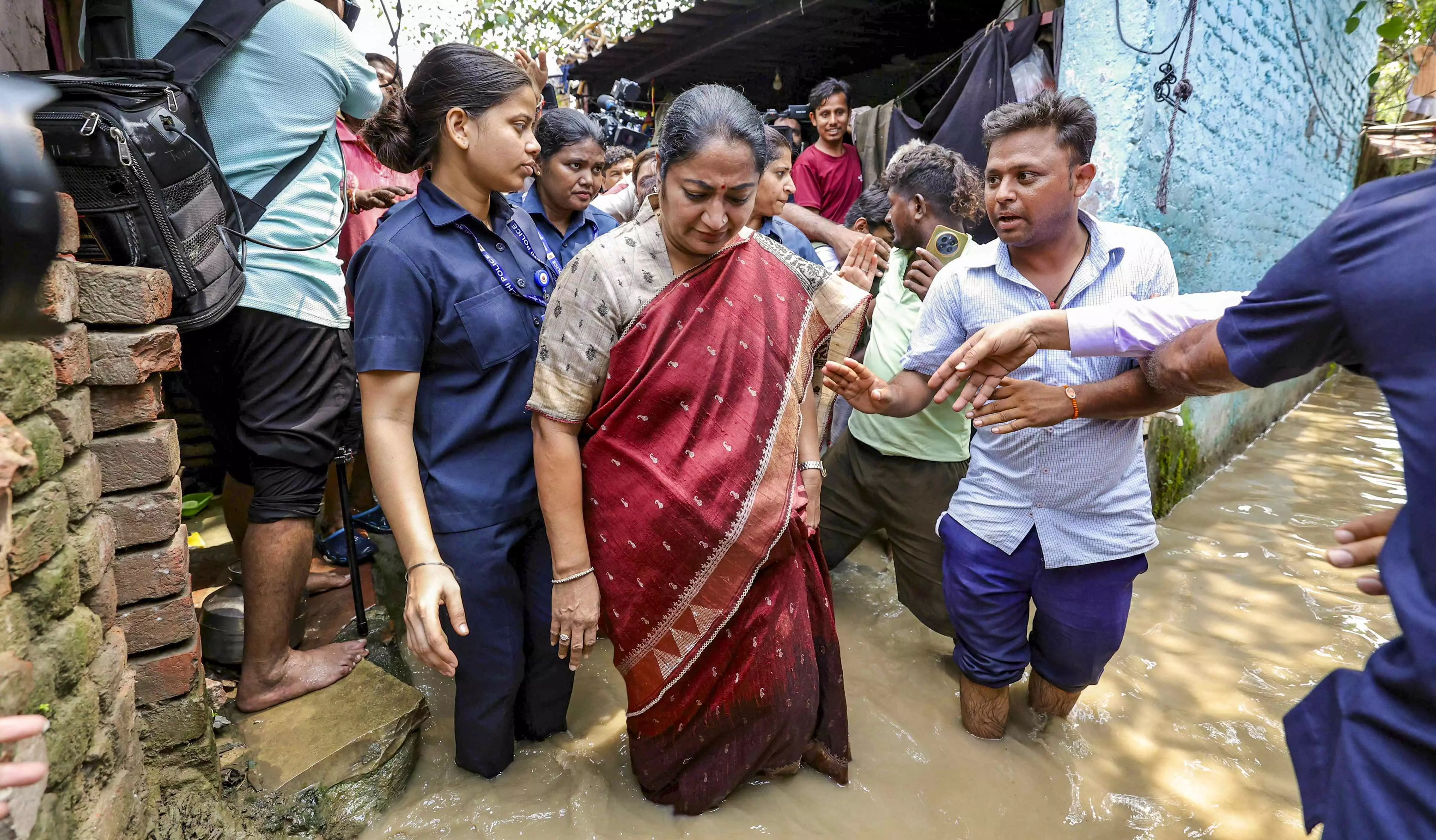 There is no flood-like situation in Delhi, Yamuna water level will recede in a day or two: CM There is no flood-like situation in Delhi, Yamuna water level will recede in a day or two: CM