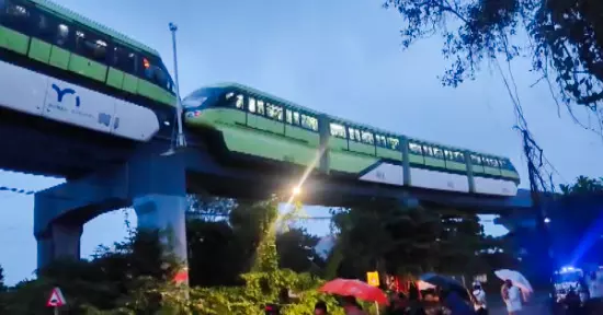 Monorail stuck between stations: CM Fadnavis assures safe rescue; promises inquiry Monorail stuck between stations: CM Fadnavis assures safe rescue; promises inquiry