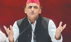 Akhilesh targets Election Commission, DMs; calls for probe into affidavit row Akhilesh targets Election Commission, DMs; calls for probe into affidavit row