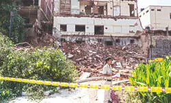 Daryaganj building collapse kills 3 construction workers