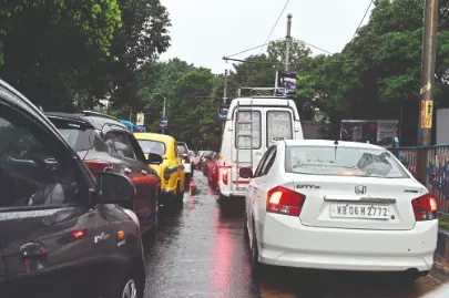 Heavy rain triggers traffic snarls