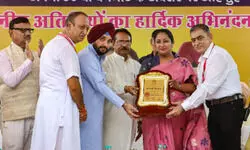 Rekha Gupta visits Gandhi Nagar market, vows to put trans-Yamuna at forefront of development Rekha Gupta visits Gandhi Nagar market, vows to put trans-Yamuna at forefront of development