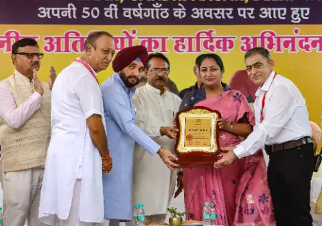 Rekha Gupta visits Gandhi Nagar market, vows to put trans-Yamuna at forefront of development Rekha Gupta visits Gandhi Nagar market, vows to put trans-Yamuna at forefront of development