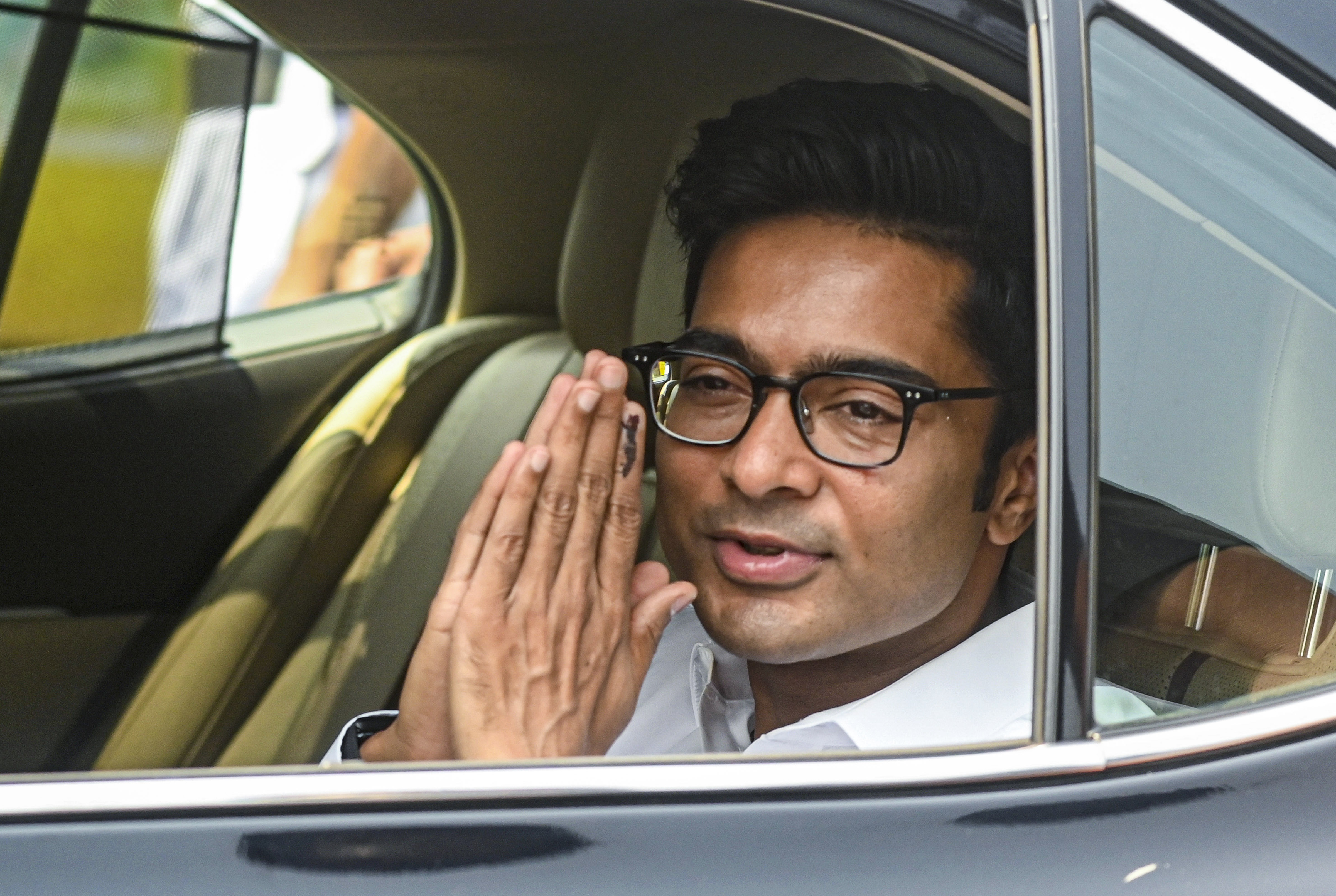 Abhishek tells party leaders: No posts without performance; meet with Bankura, Bishnupur LS constituencies