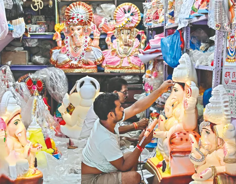 Kolkata gears up for Ganesh Chaturthi with themes of patriotism, tribal heritage
