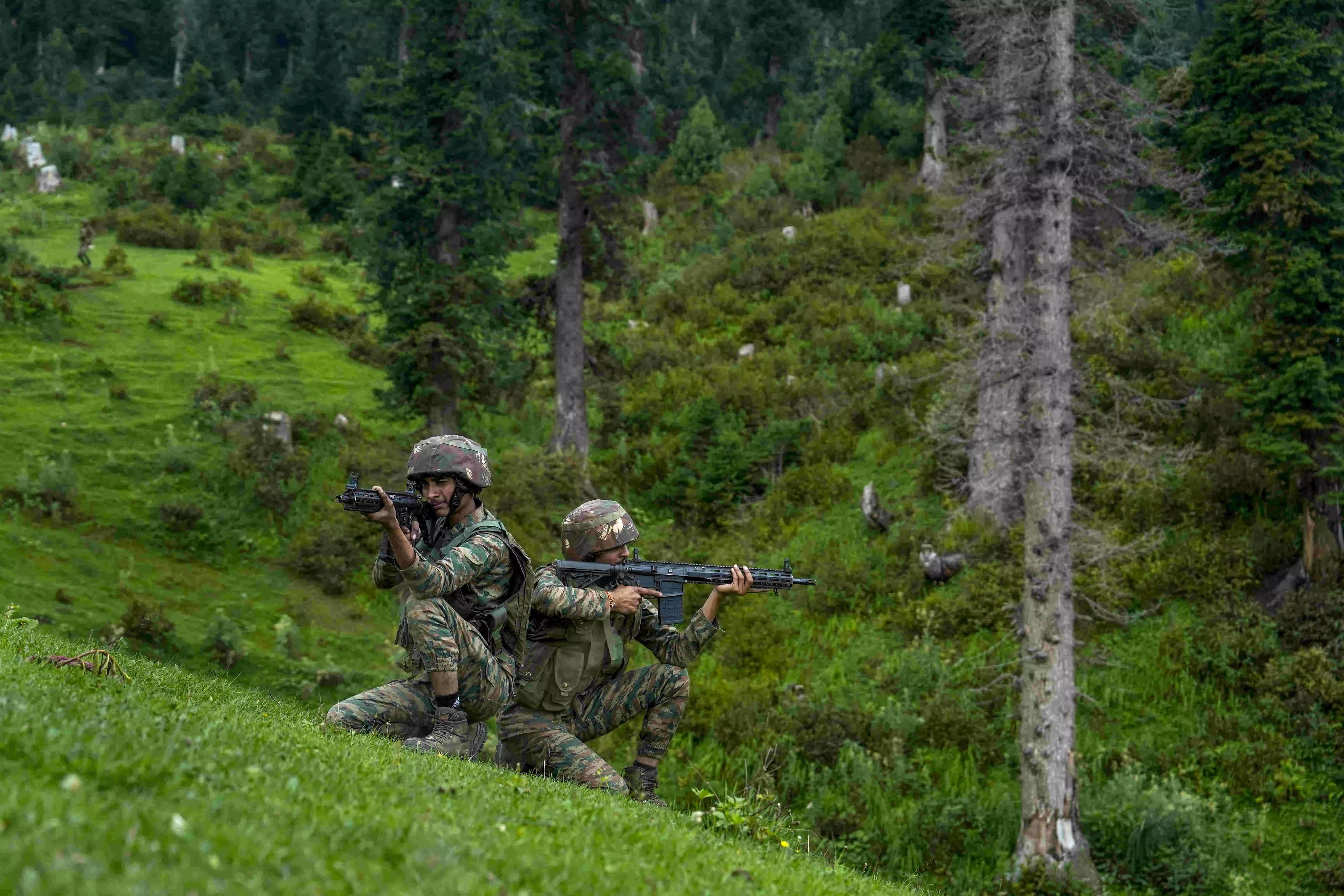 Drones sighted near LoC in J-K’s Poonch, search operation underway Drones sighted near LoC in J-K’s Poonch, search operation underway