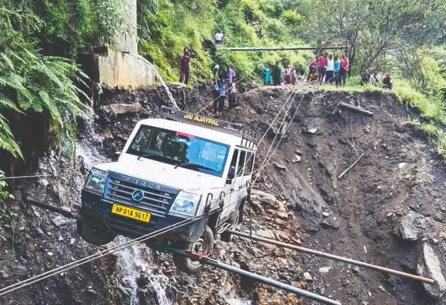 Torrential rains cause widespread damage in Himachal; 795 roads closed