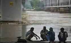 Yamuna breaches warning mark in city