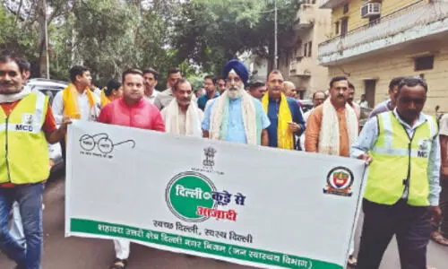 Mayor leads cleanliness drive in Ghonda under ‘Koodey Se Azadi’