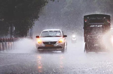 Rain, red alert in Delhi-NCR; 2 hurt in roof collapse Rain, red alert in Delhi-NCR; 2 hurt in roof collapse