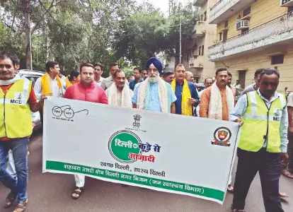 Mayor leads cleanliness drive in Ghonda under ‘Koodey Se Azadi’ Mayor leads cleanliness drive in Ghonda under ‘Koodey Se Azadi’