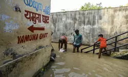 Yamuna remains above warning mark in Delhi, likely to cross danger mark by evening
