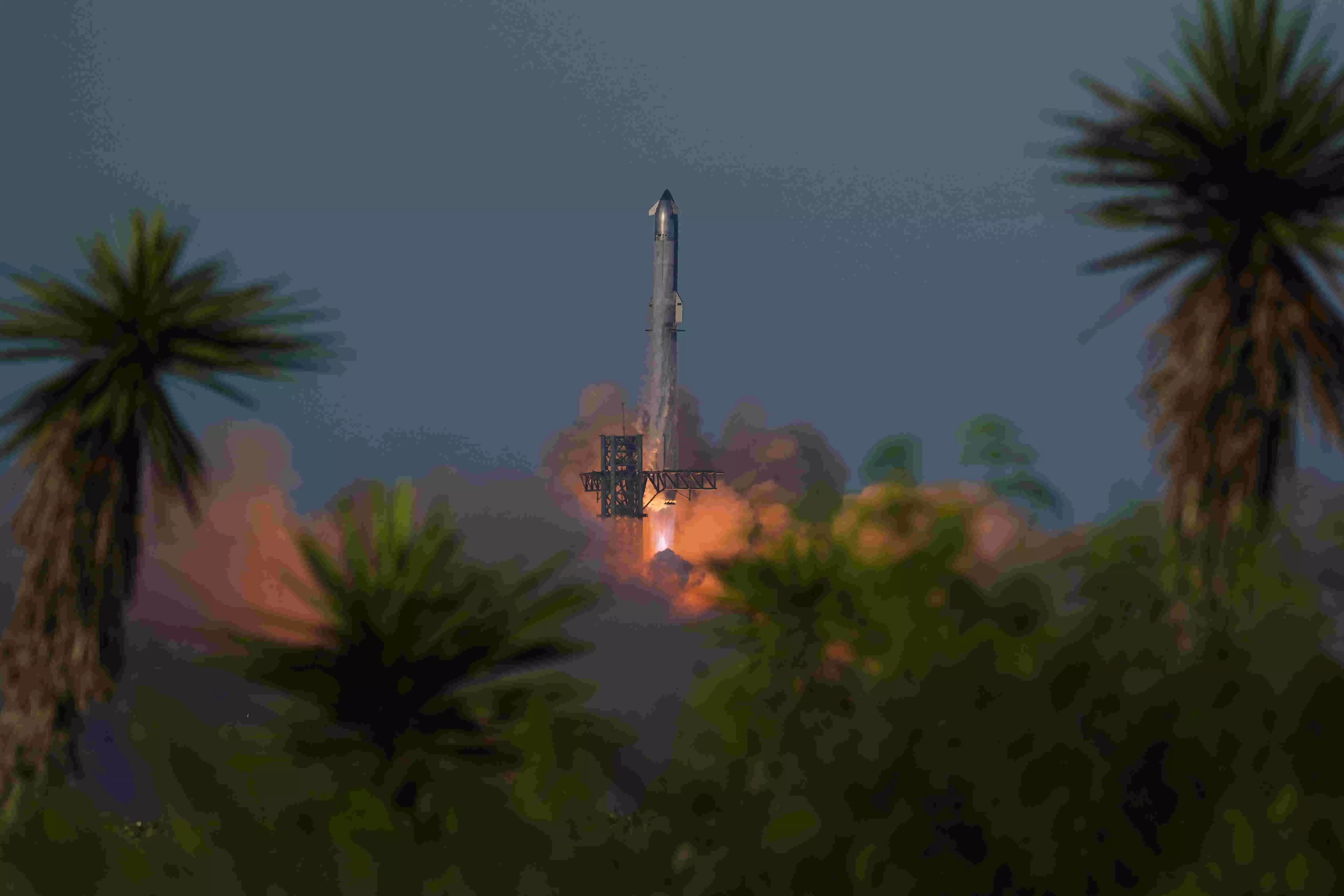 Latest launch of SpaceXs Starship deploys 8 dummy satellites, then splashes down into Indian Ocean Latest launch of SpaceXs Starship deploys 8 dummy satellites, then splashes down into Indian Ocean