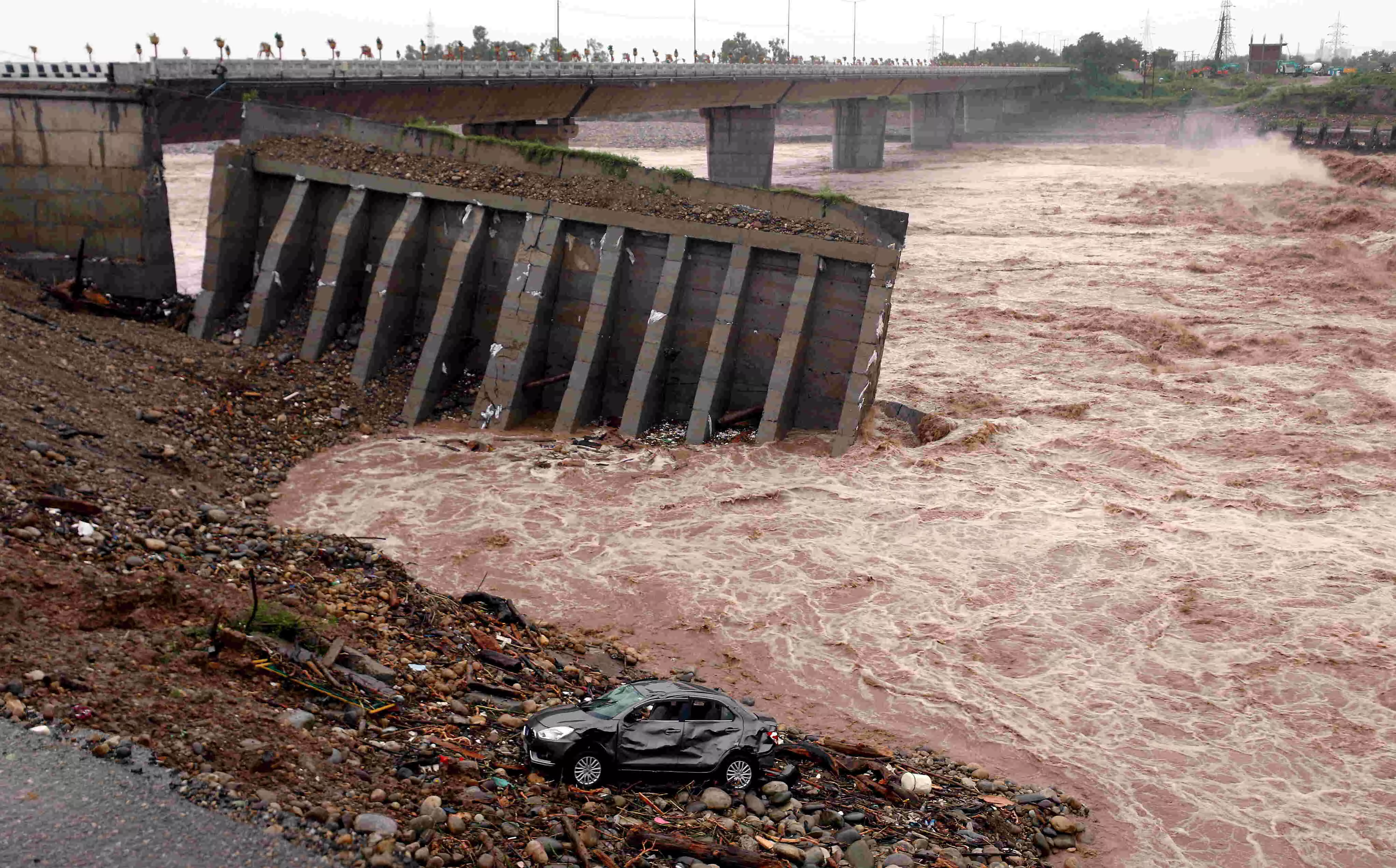 India issues fresh flood risk warnings to Pak amid heavy rain in northern states India issues fresh flood risk warnings to Pak amid heavy rain in northern states