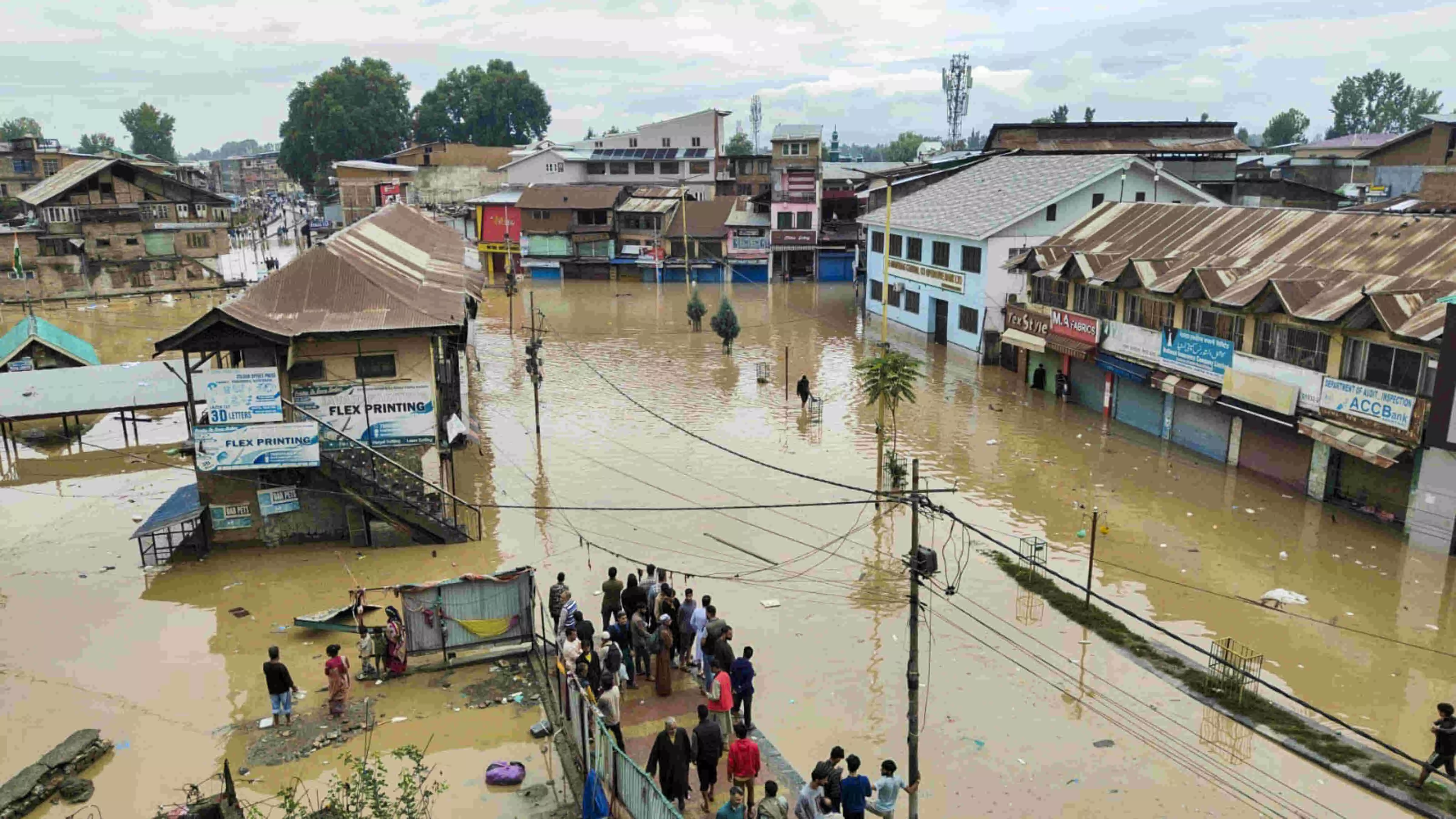 Death toll mounts to 36 after record rains in Jammu; Jhelum breaches flood alert mark in Srinagar, Anantnag