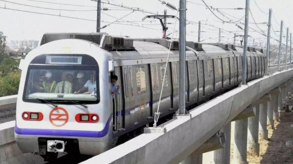 Delhi: 55-year-old woman jumps in front of metro train at Seelampur station; hospitalised Delhi: 55-year-old woman jumps in front of metro train at Seelampur station; hospitalised