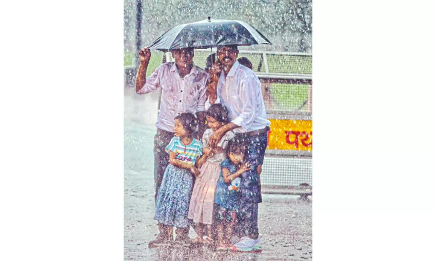 Rain hits Delhi, more ahead Rain hits Delhi, more ahead