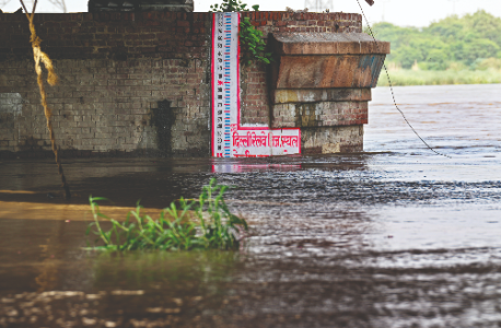 Yamuna above danger mark, flood camp in Mayur Vihar