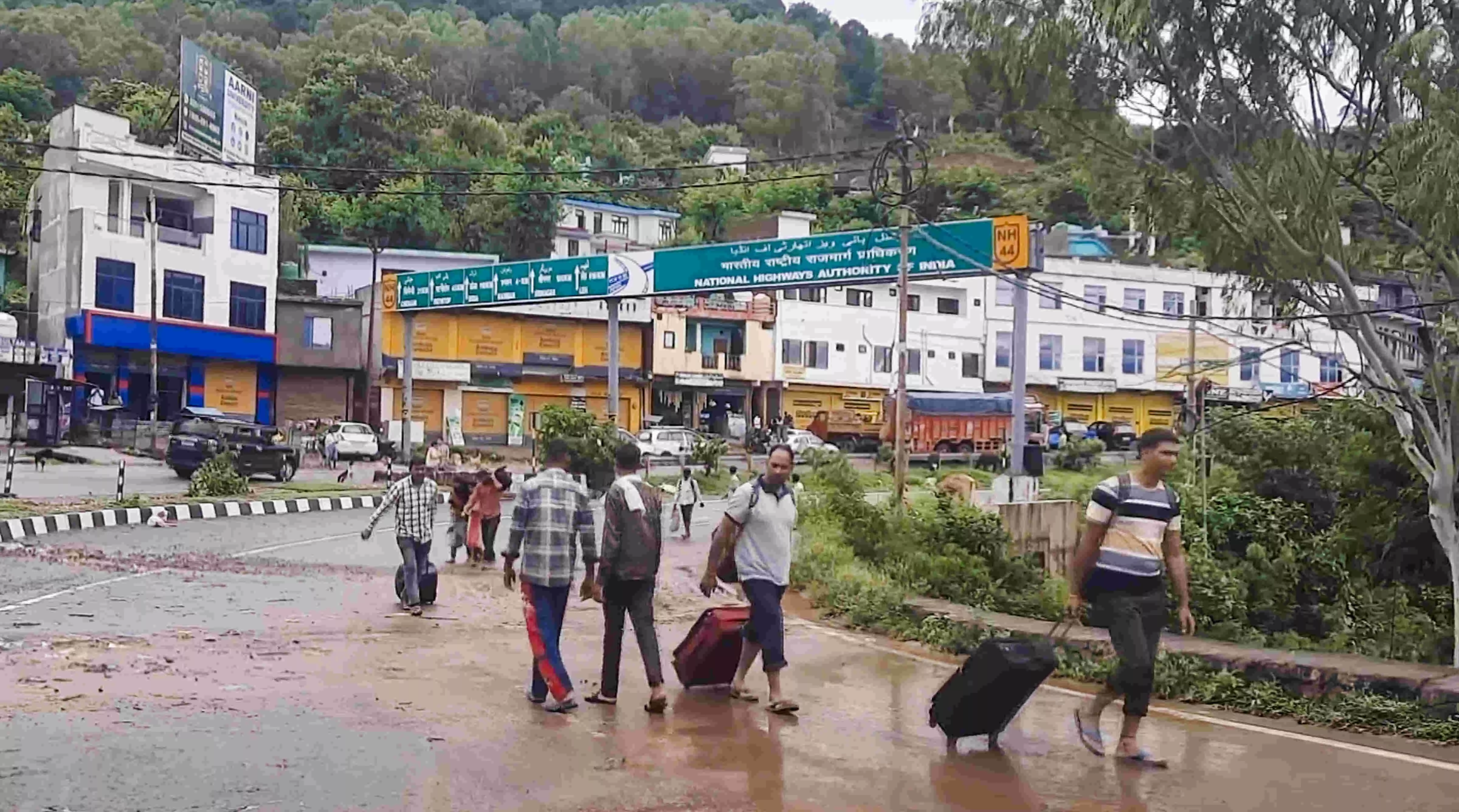 Jammu-Srinagar national highway shut due to landslides in Udhampur Jammu-Srinagar national highway shut due to landslides in Udhampur