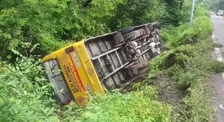 Over dozen children injured as school bus carrying 40 falls into gorge in U’khand’s Haldwani Over dozen children injured as school bus carrying 40 falls into gorge in U’khand’s Haldwani