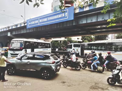 Metro launch triggers traffic snarls at Wipro Crossing, more cops deployed Metro launch triggers traffic snarls at Wipro Crossing, more cops deployed