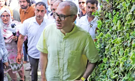 J-K CM directs admin to ensure relief, rehabilitation of cloudburst-hit residents of Warwan Valley