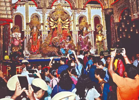 KMC unveils 24/7 emergency measures for Durga Puja KMC unveils 24/7 emergency measures for Durga Puja