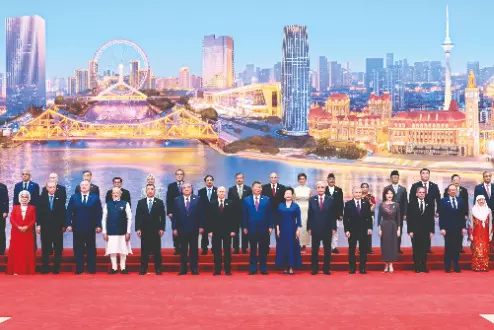 SCO summit kicks off with a grand banquet hosted by Xi