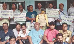 Small tea growers protest, demand fair price for raw leaves