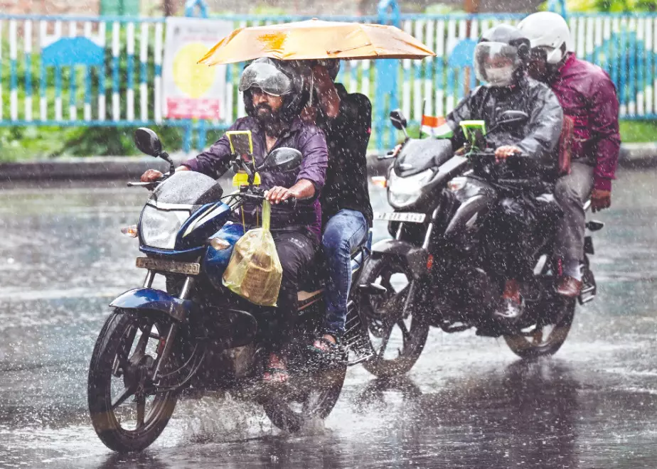 Squall front to bring heavy showers across South Bengal for 3 days Squall front to bring heavy showers across South Bengal for 3 days