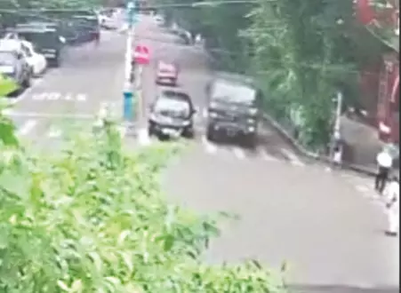 ‘It’s not police vs Army’: Case registered for ‘rash driving’ after Army truck nearly hits CP’s car ‘It’s not police vs Army’: Case registered for ‘rash driving’ after Army truck nearly hits CP’s car