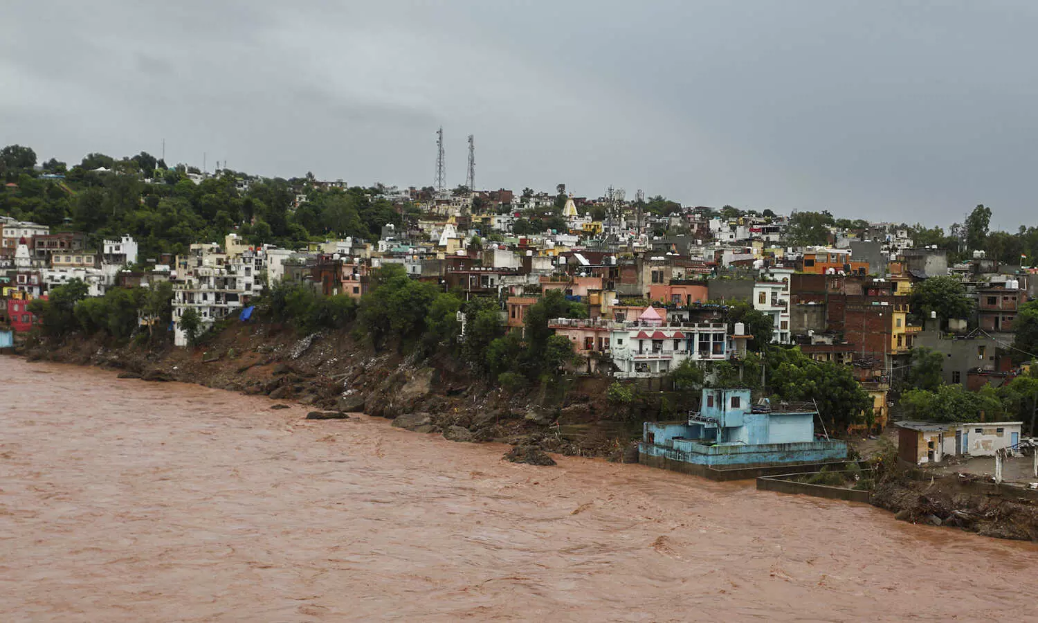 Torrential rains across J-K; two killed in house collapse, major roads closed