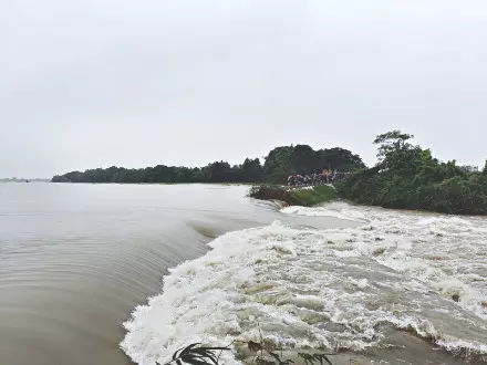 Bhutni: Floods threaten exam centres as waters of Ganga & Fulhar rivers rise Bhutni: Floods threaten exam centres as waters of Ganga & Fulhar rivers rise